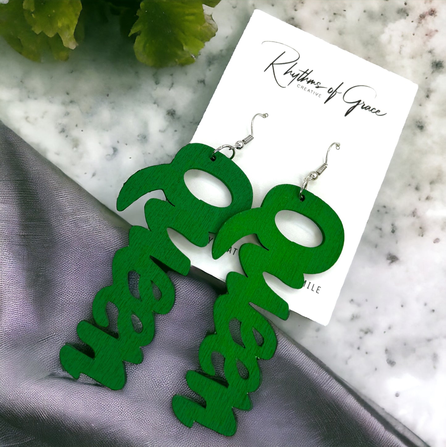 Queen Earrings - Unleash Your Inner Royalty! 👑