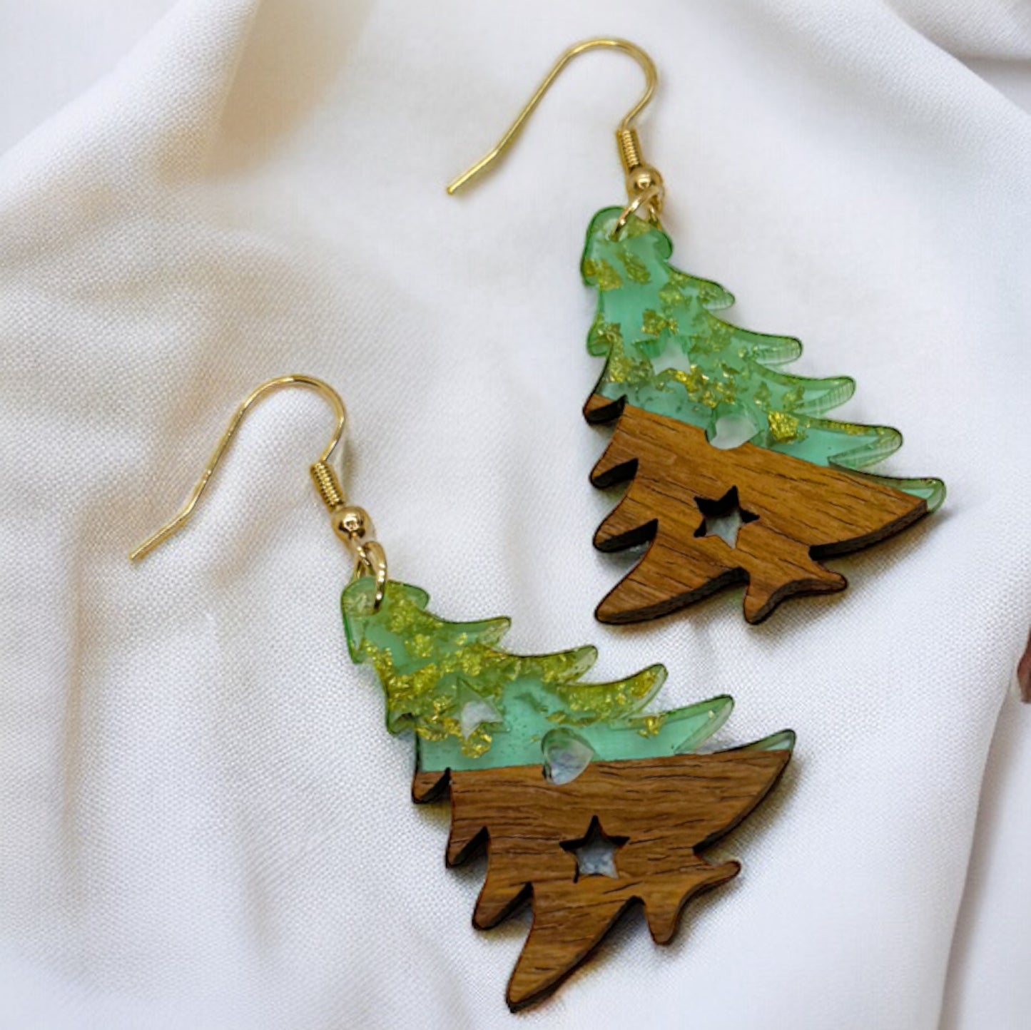 Trim Your Ears with Cheer – Christmas Tree Earrings in Gold or Green! ✨