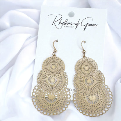 Khaki Dangle Earrings: A Touch of Elegance!