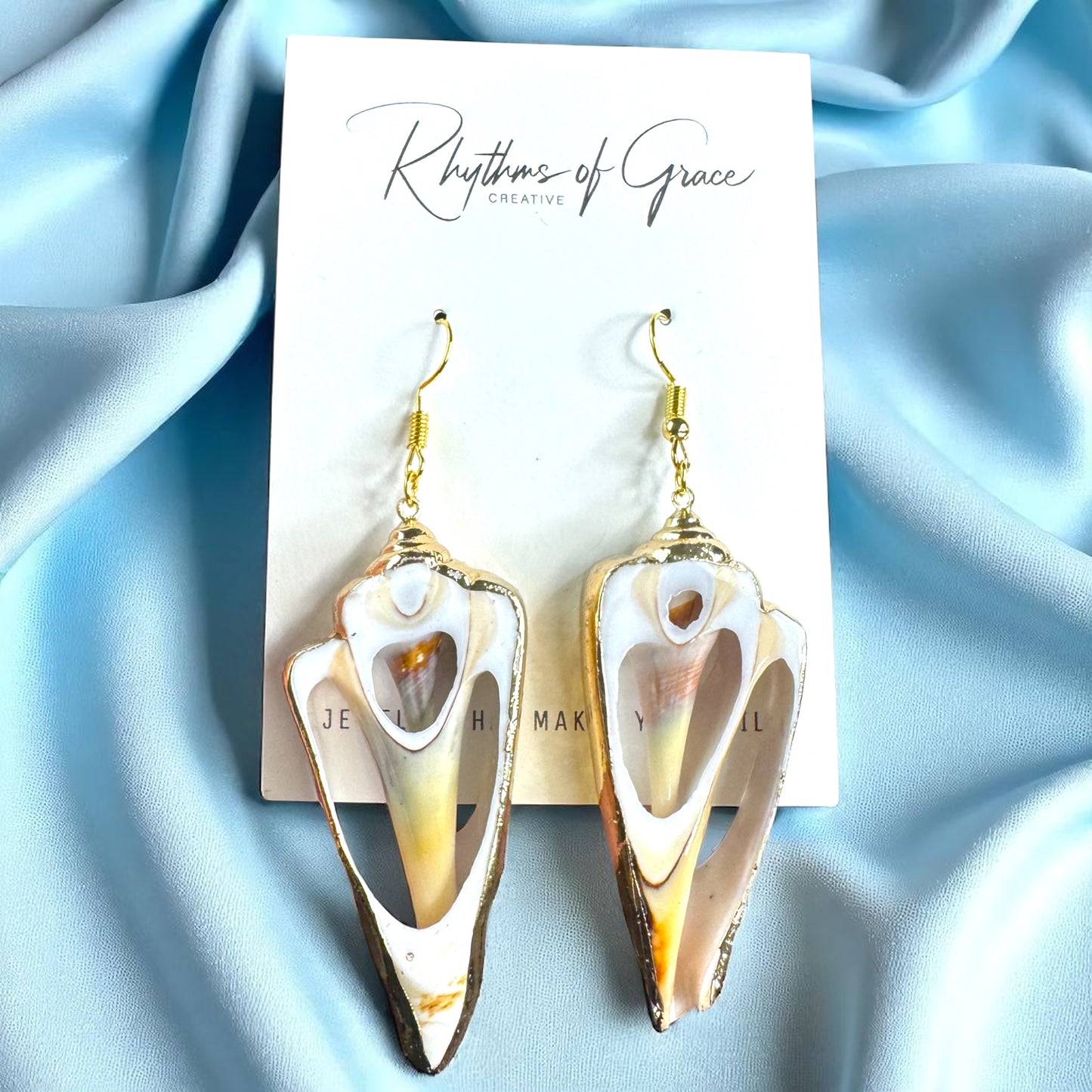 Dive into the Ocean Vibes with Our Seashell Dangle Earrings!