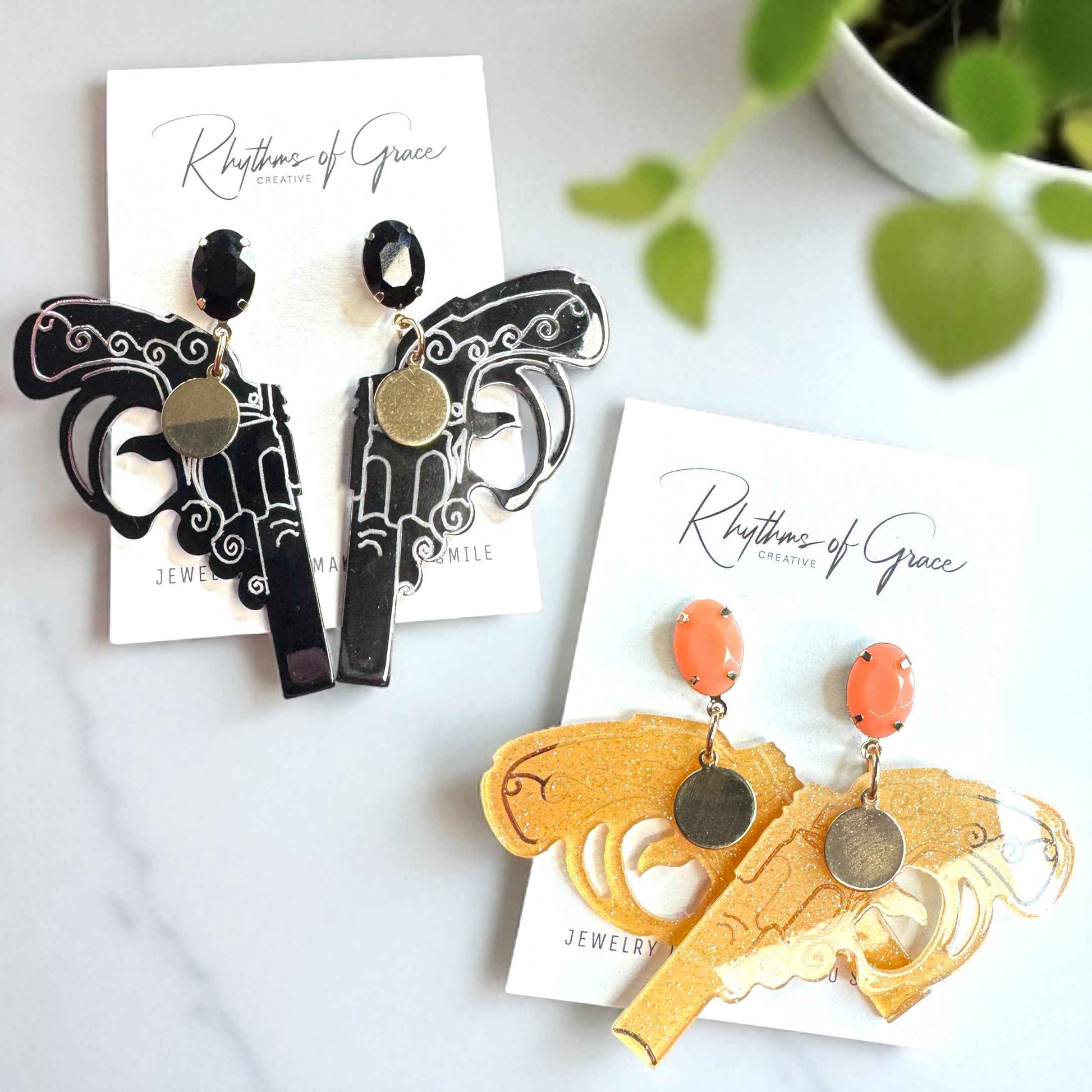 Western Vibes: Handgun Dangle Earrings – Personalized Pistol Style in Black or Peach 🤠