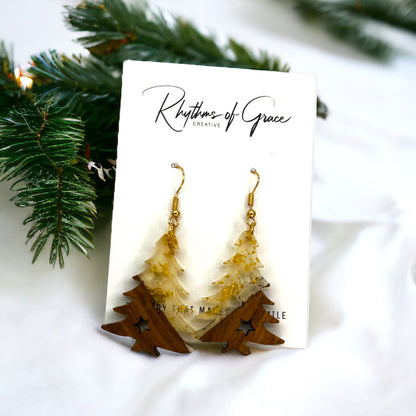 Trim Your Ears with Cheer – Christmas Tree Earrings in Gold or Green! ✨