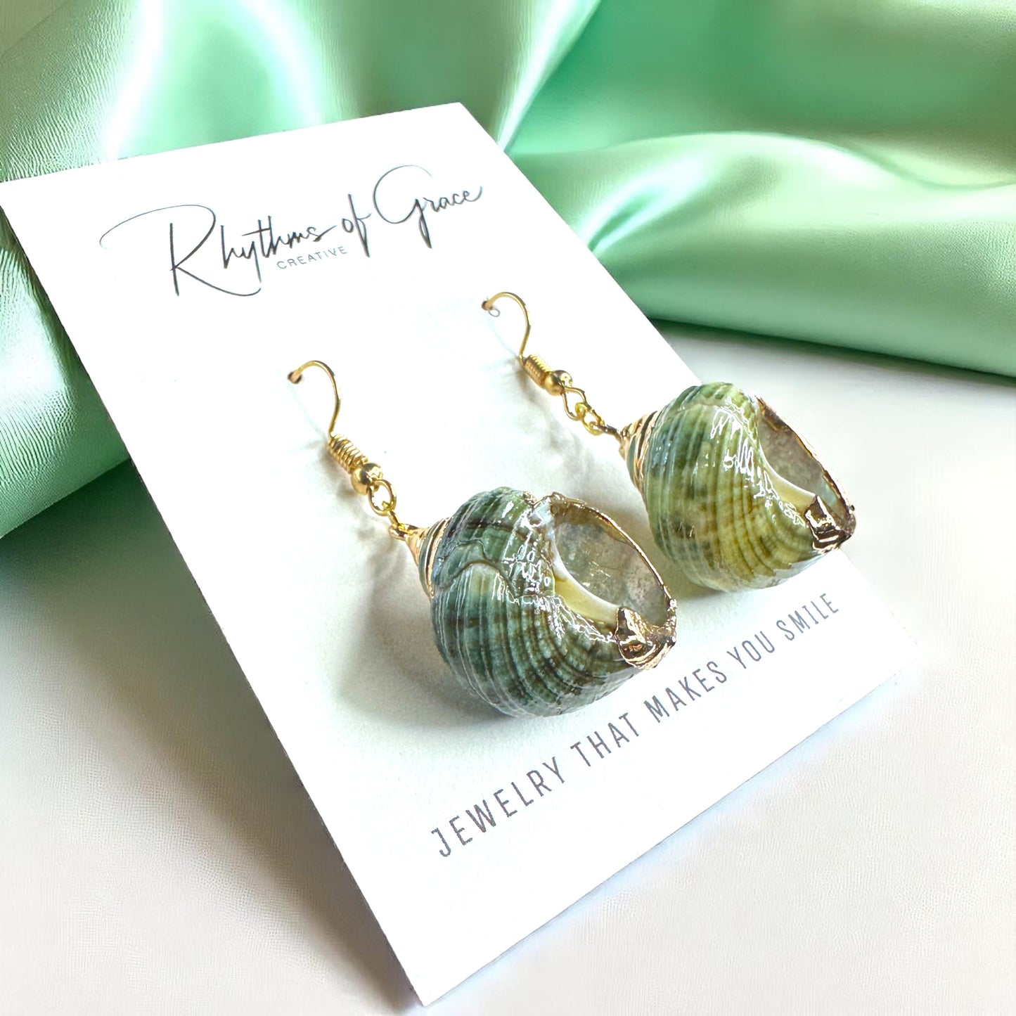 Dive into the Ocean Vibes with Our Seashell Dangle Earrings!