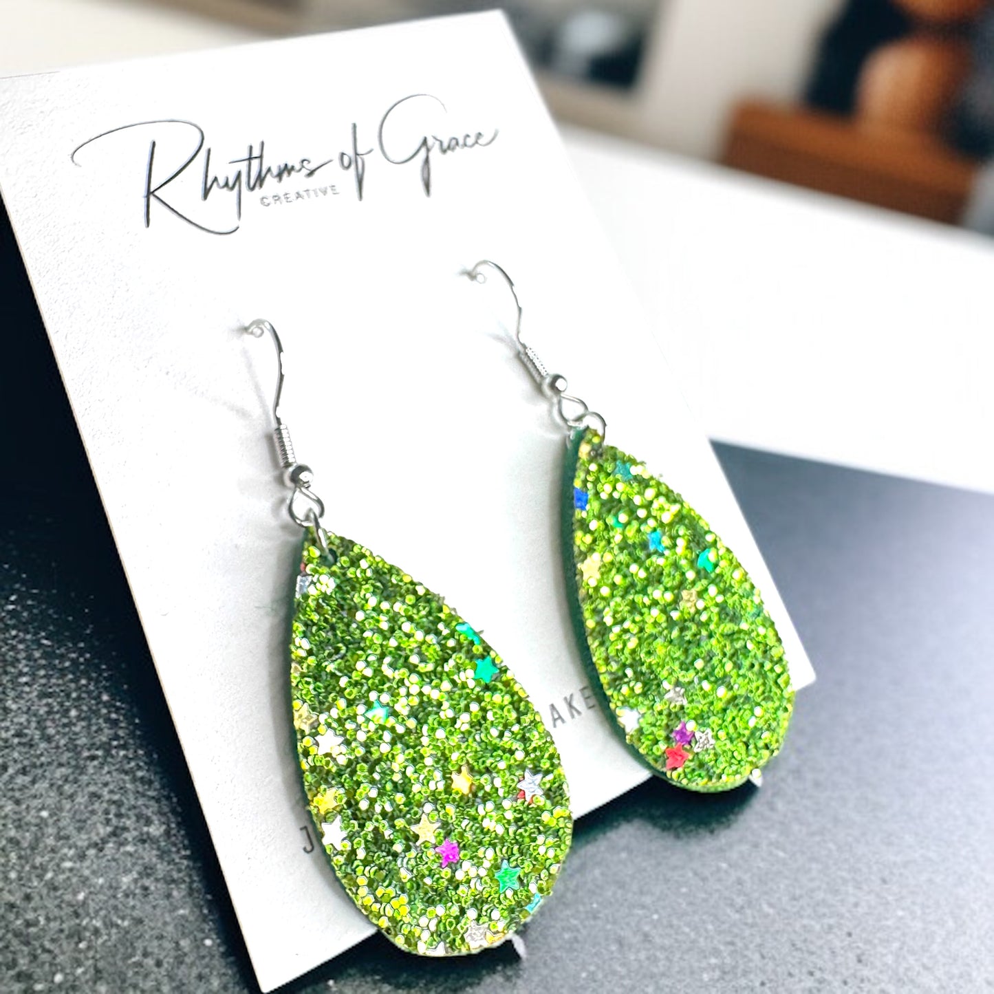 Sparkle & Shine: Green Glitter Teardrop Dangle Earrings ✨