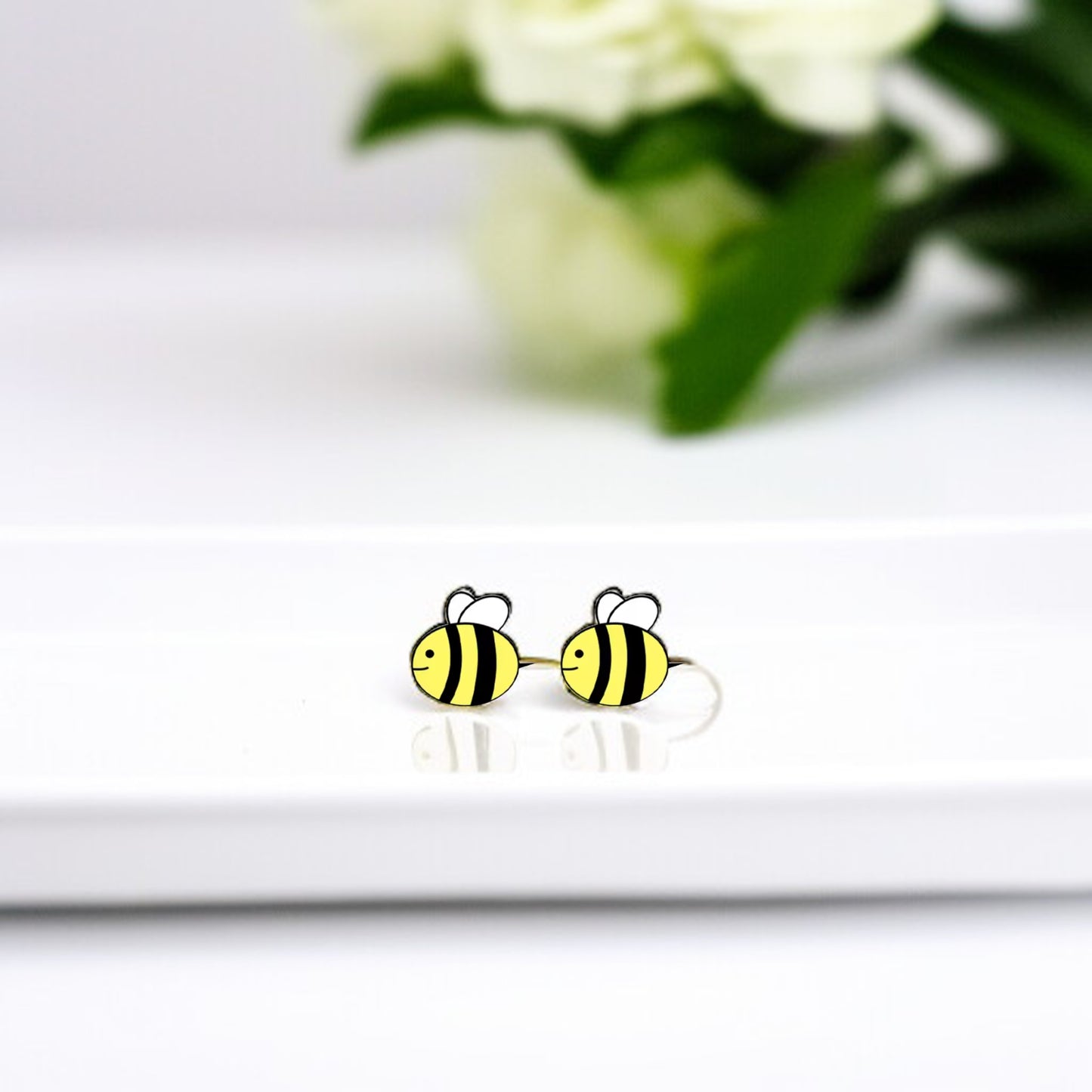 Buzz Into Style with Adorable Bee Stud Earrings! 🐝