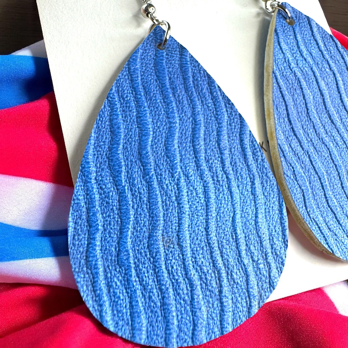 Teardrop Treasures: Red & Blue Faux Leather Dangle Earrings for Ultimate Style!