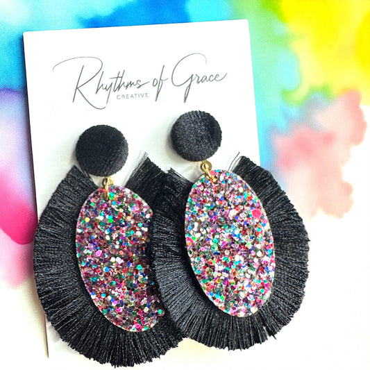 Glamorous Glitter Black Beauty Tassel Earrings – Sparkle and Swing! 🌟🖤