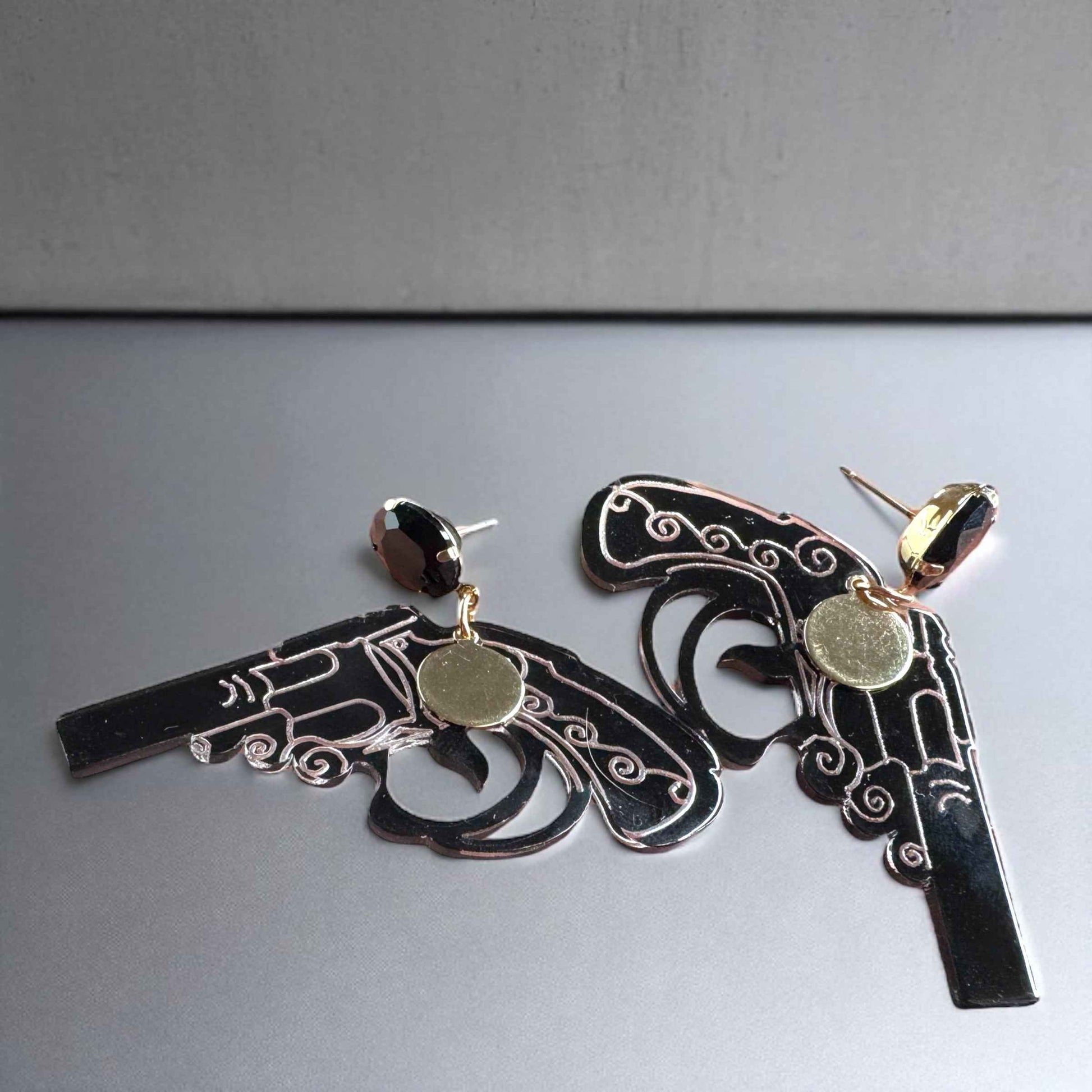 Western Vibes: Handgun Dangle Earrings – Personalized Pistol Style in Black or Peach 🤠