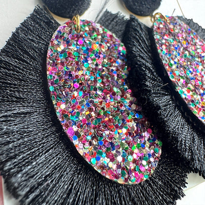Glamorous Glitter Black Beauty Tassel Earrings – Sparkle and Swing! 🌟🖤