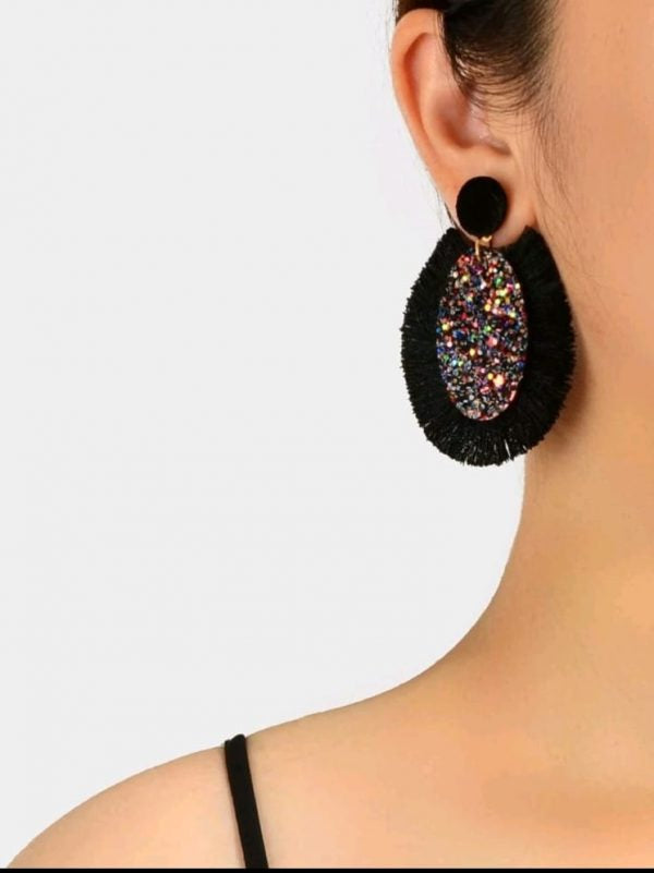 Glamorous Glitter Black Beauty Tassel Earrings – Sparkle and Swing! 🌟🖤