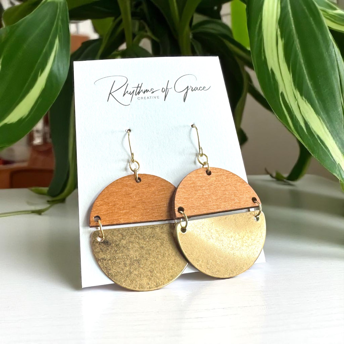 Boho Bliss: Chic Wood & Gold Dangle Earrings for Every Adventure