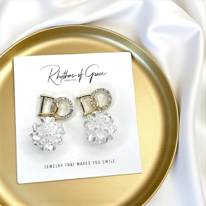 Dazzling 'I Do' Rhinestone Earrings: Shine Bright on Your Big Day!