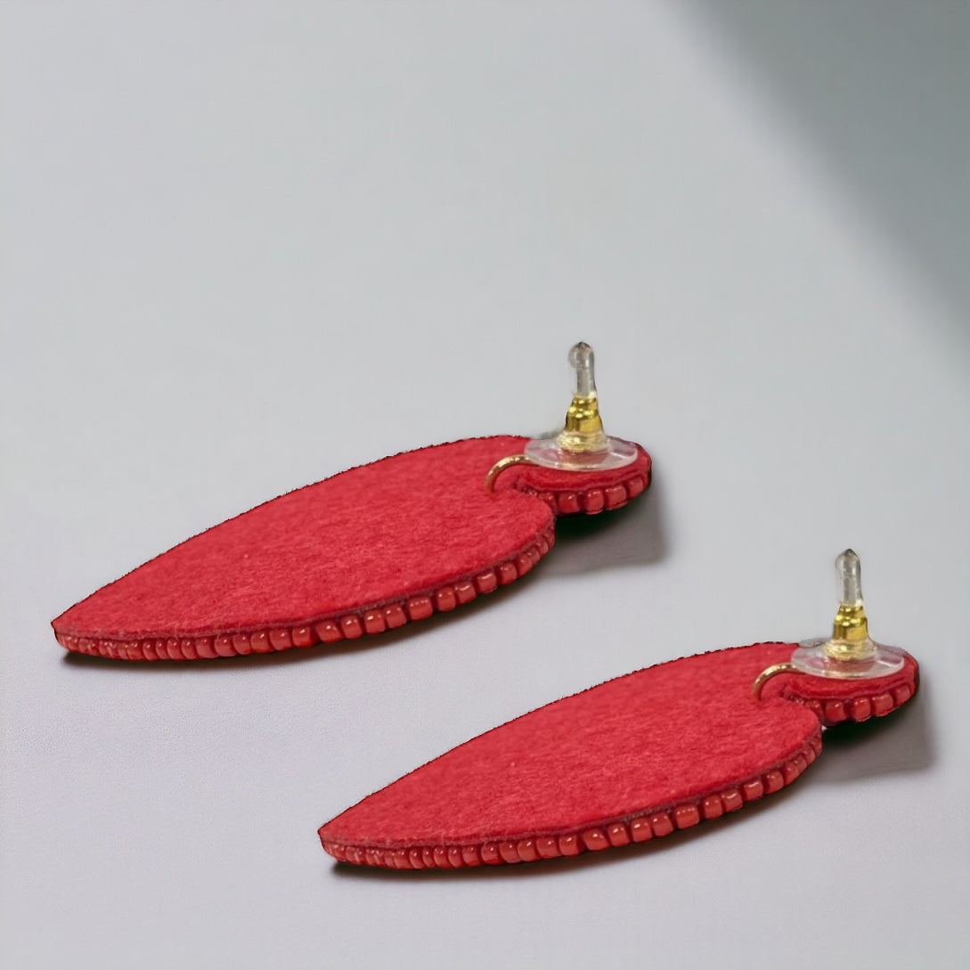 Heartfelt Dangles: Choose Your Vibe with Red or Black Beaded Heart Earrings!