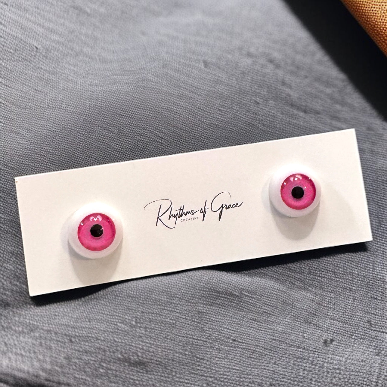 Spook-tacular Eyeball Stud Earrings – Halloween Delight! 👁️