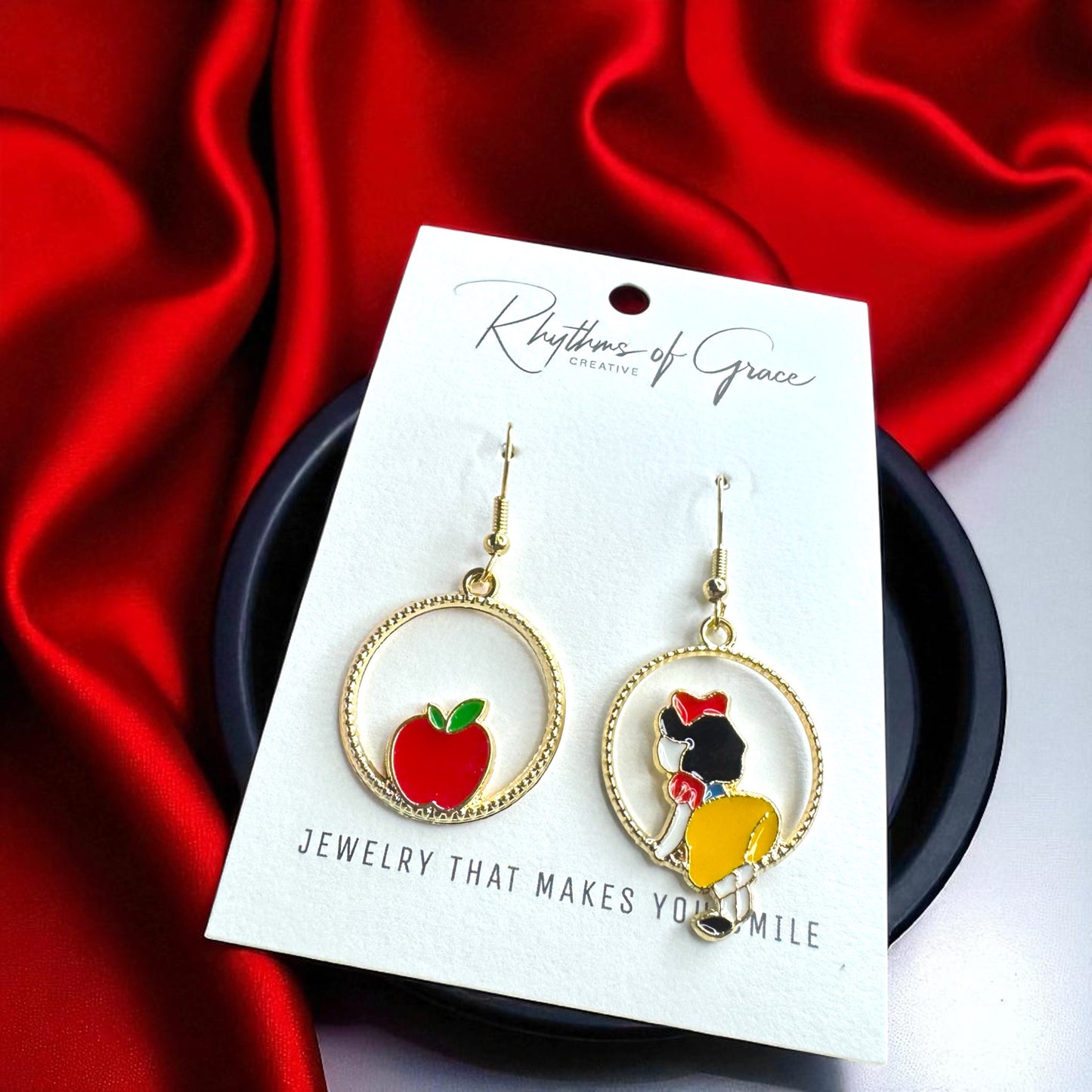 Fairytale Charm: Snow White & Poison Apple Mismatched Earrings 🍎✨