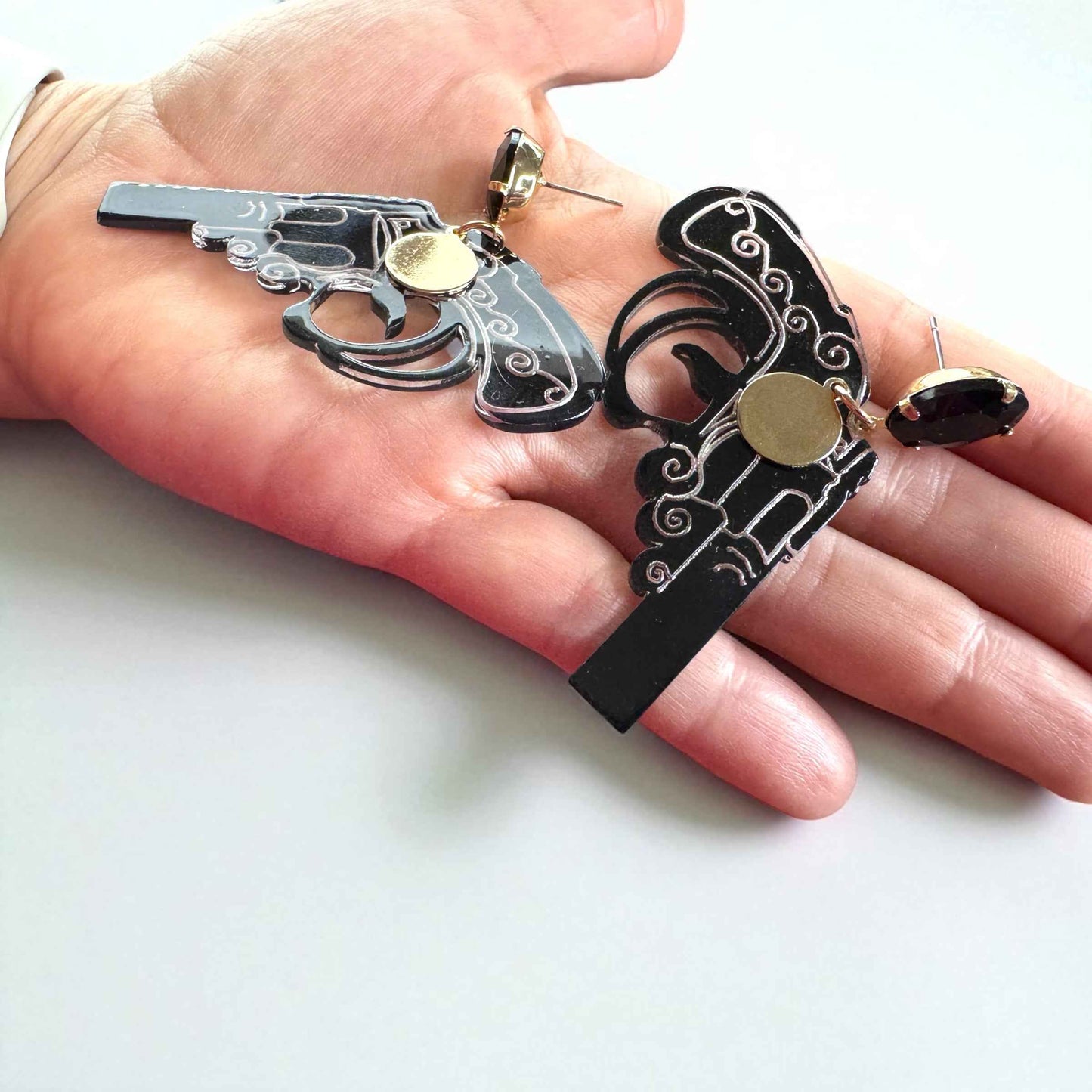 Western Vibes: Handgun Dangle Earrings – Personalized Pistol Style in Black or Peach 🤠