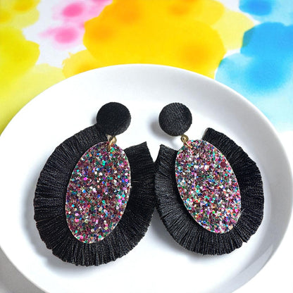 Glamorous Glitter Black Beauty Tassel Earrings – Sparkle and Swing! 🌟🖤