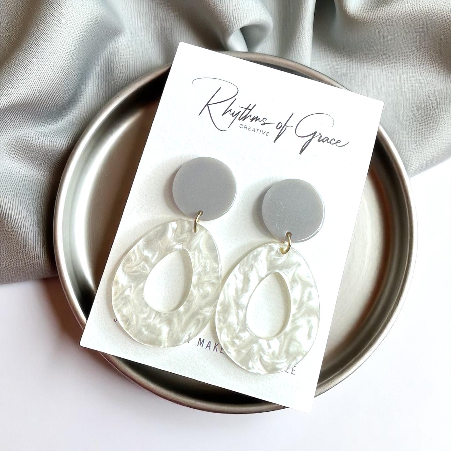 Chic Marble Drop Earrings – Handmade White & Grey Acrylic Dangles