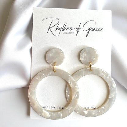 Glamorous White Marbled Acrylic Dangle Earrings - Chic Round Design!