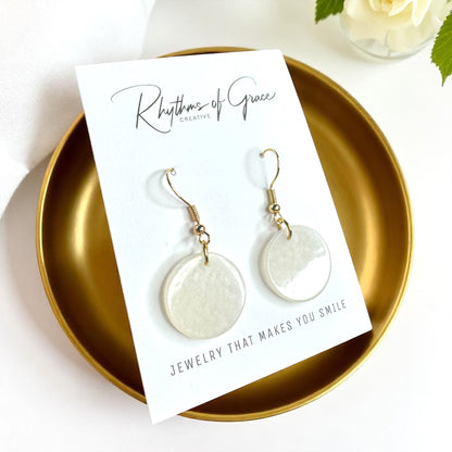 Chic White Marbled Dangle Earrings - Elegant Round Drop Jewelry