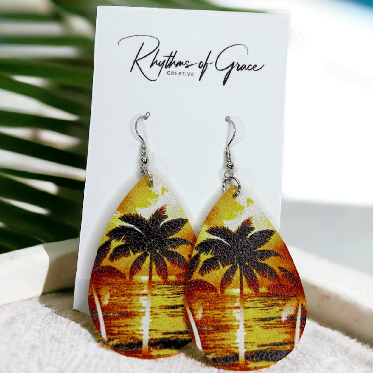 Tropical Bliss Earrings: Island Vibes Ready to Wear!