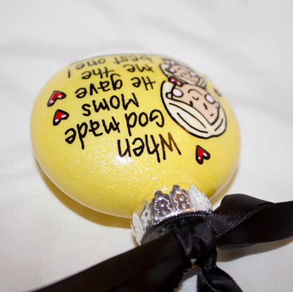 Christmas Ornament: "The Best Mom" – A Heartfelt Gift for the Best Mom Ever