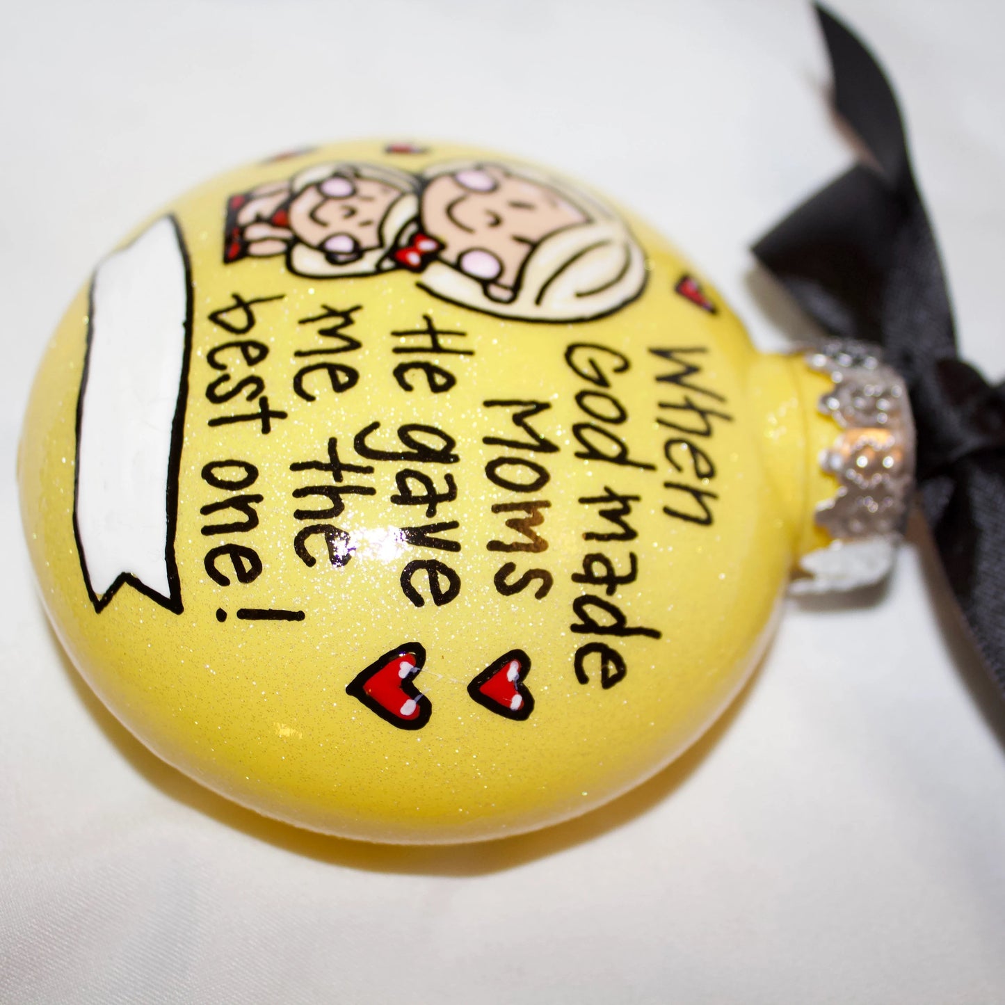 Christmas Ornament: "The Best Mom" – A Heartfelt Gift for the Best Mom Ever