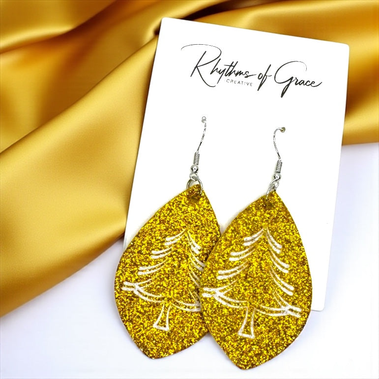 Dazzle in Holiday Spirit with Our Christmas Dangle Earrings! 🎄🎅✨
