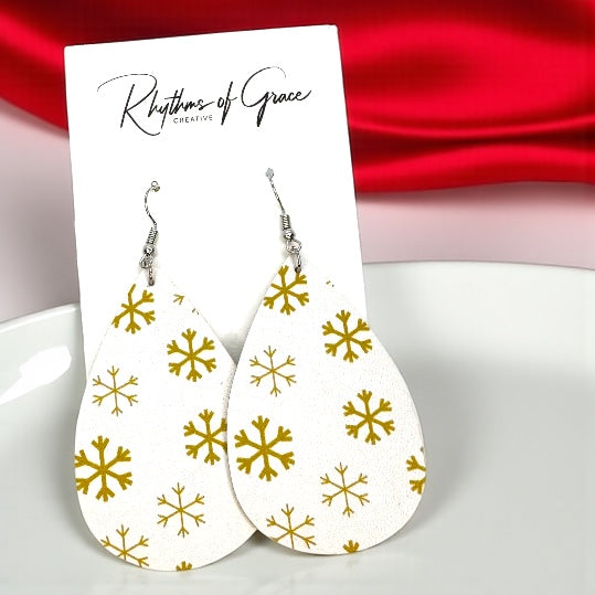 Jingle All the Way with Christmas Dangle Earrings! 🎄✨