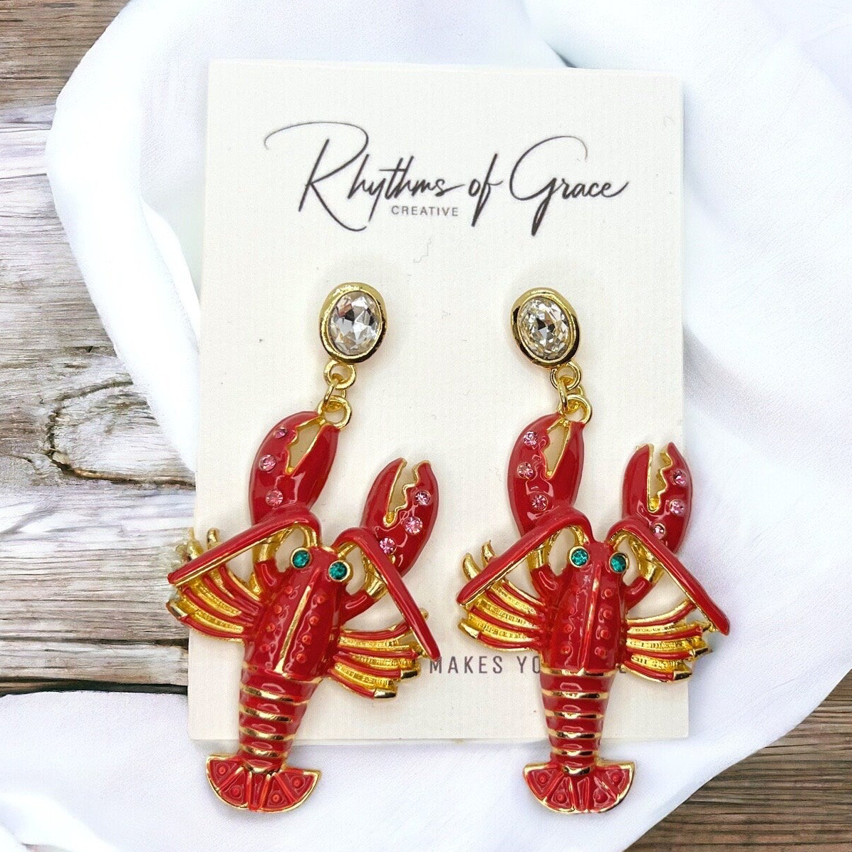 Crawfish Craze: Sparkly Dangle Earrings for Cajun Magic! 🦞