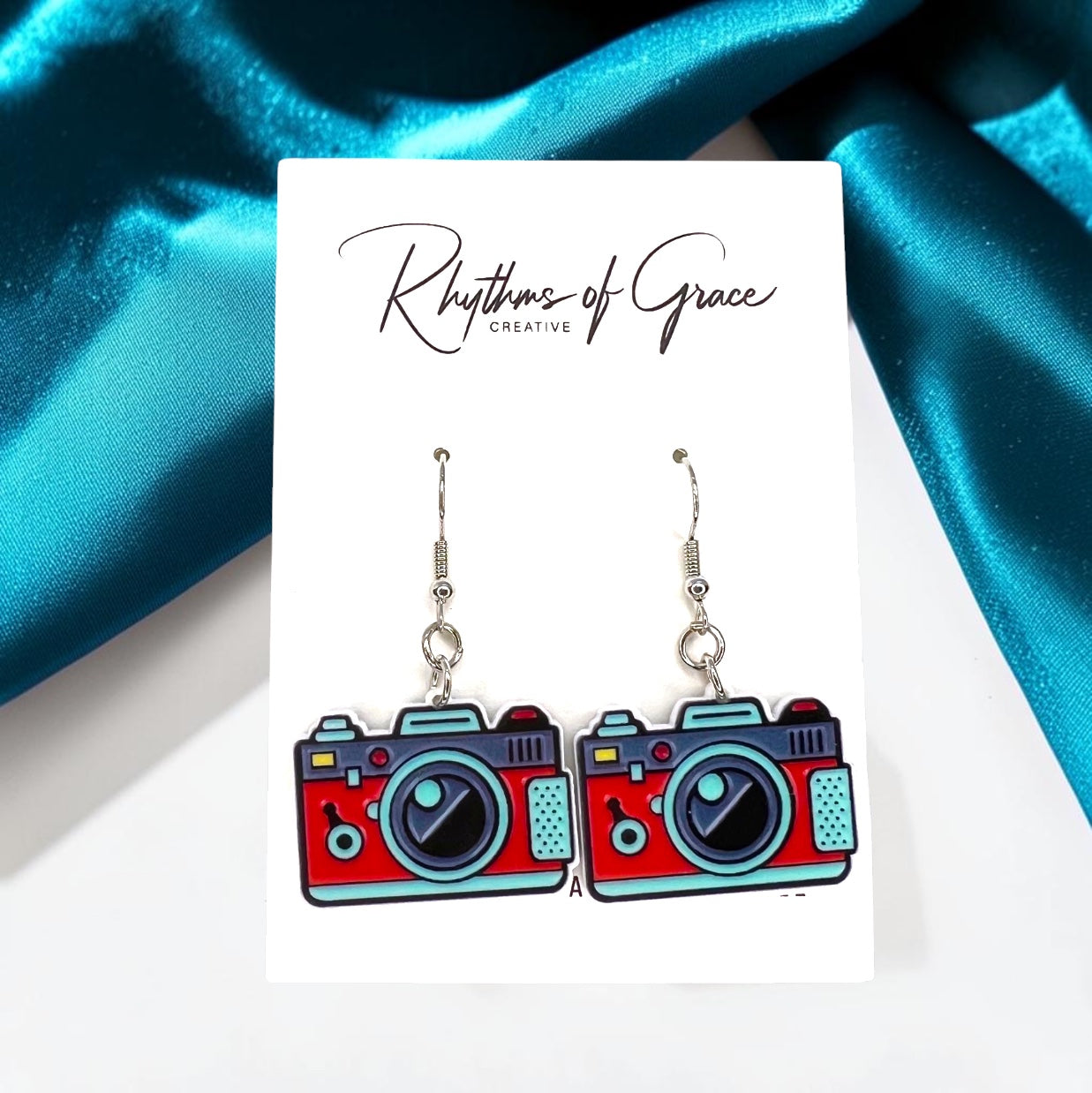 Say Cheese in Style – Cartoon Camera Dangle Earrings! 📸