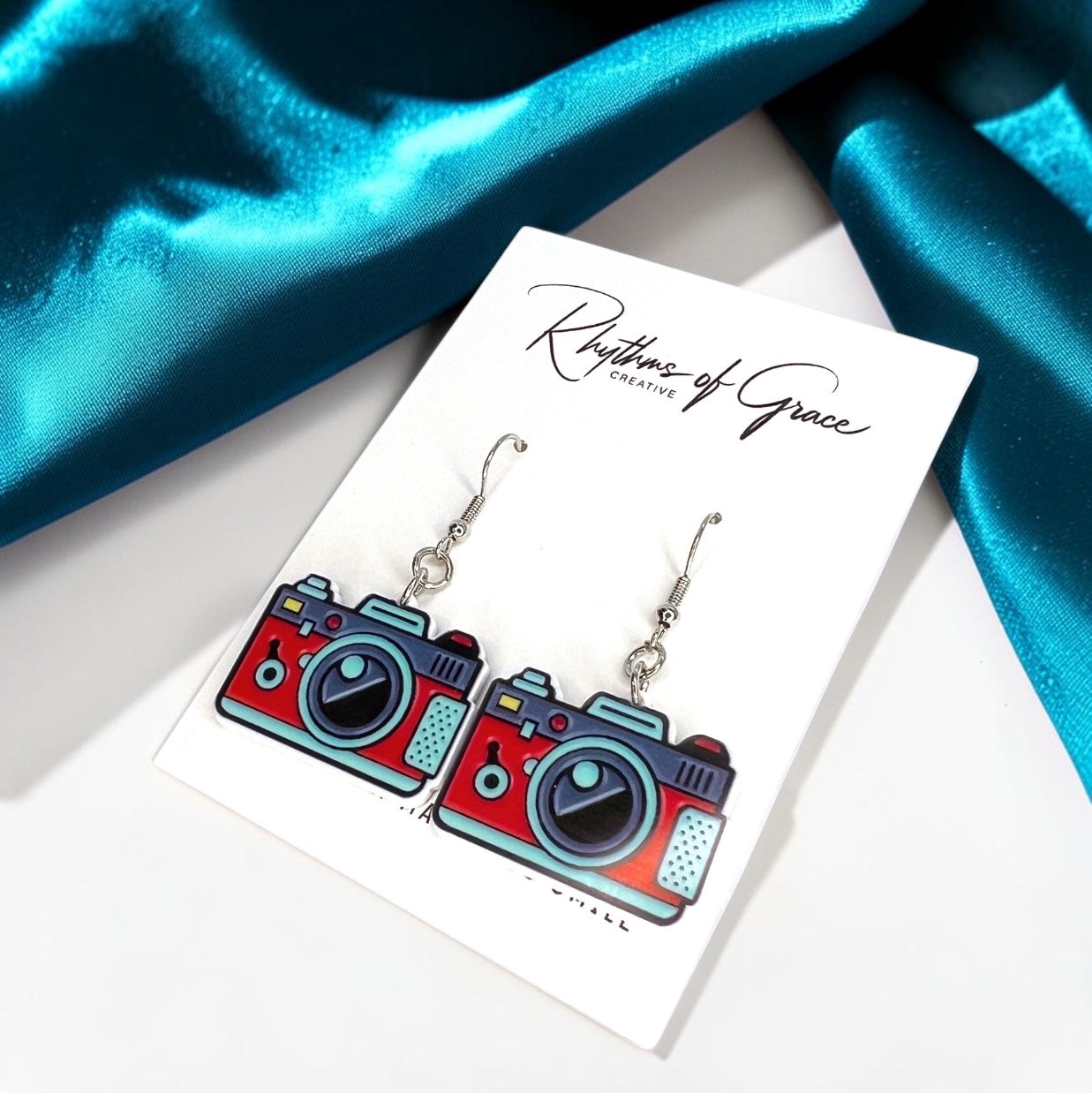 Say Cheese in Style – Cartoon Camera Dangle Earrings! 📸