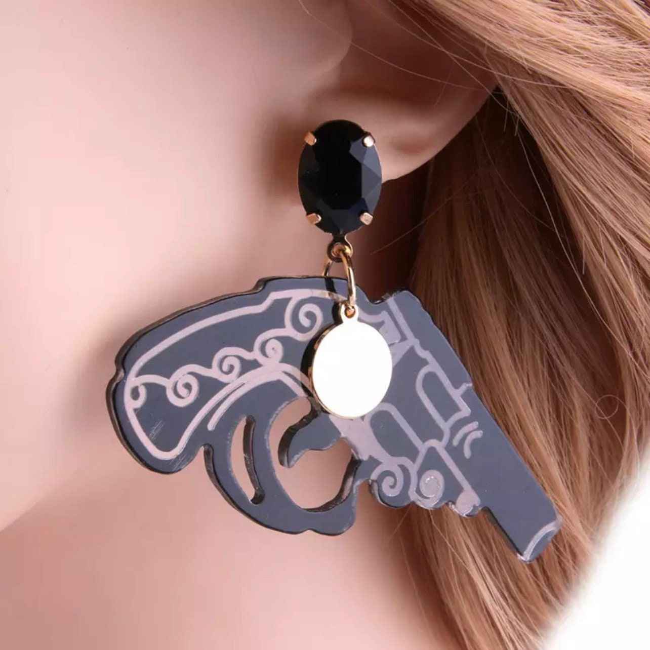 Western Vibes: Handgun Dangle Earrings – Personalized Pistol Style in Black or Peach 🤠